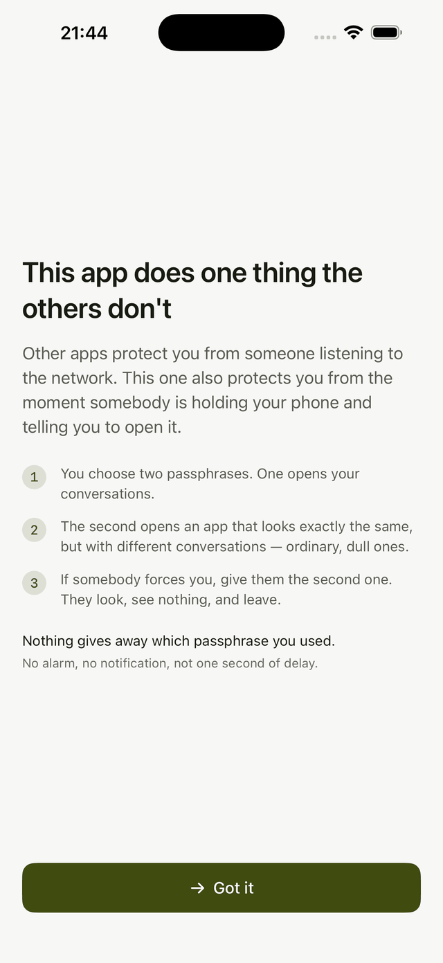 A Discrio onboarding screen headed This app does one thing the others don't, explaining the two passphrases in three numbered steps.
